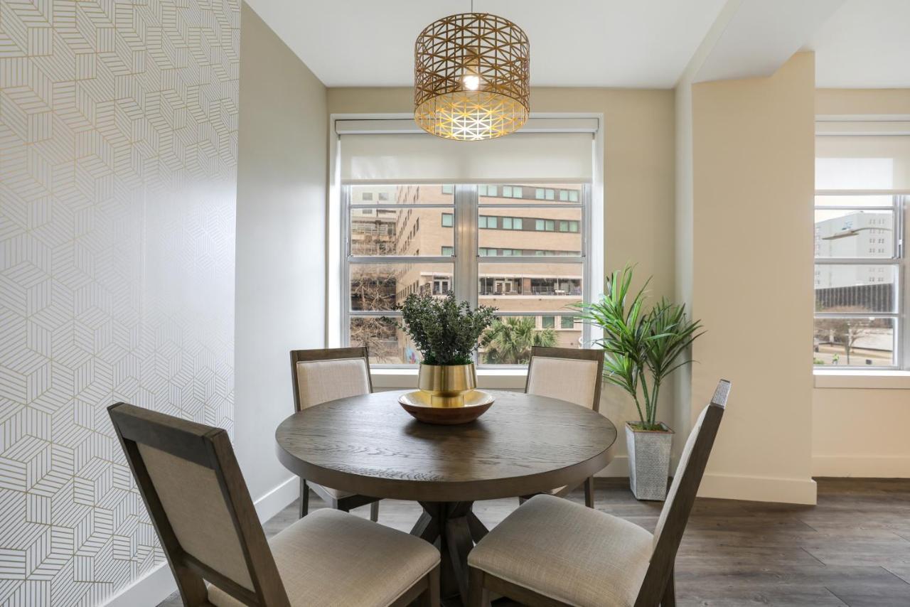2 Bedroom Elegant Condos In Downtown Новый Орлеан Экстерьер фото